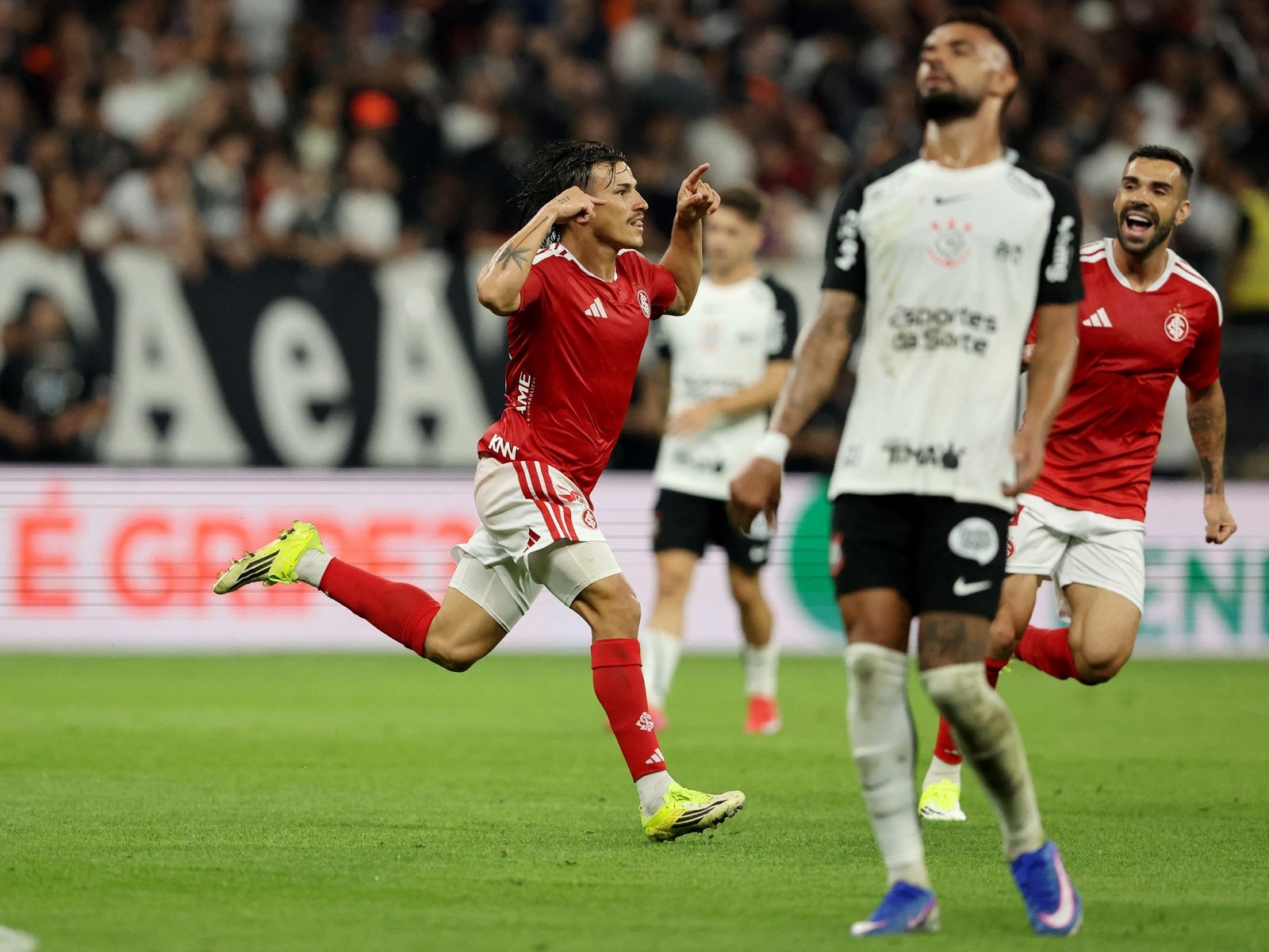 Golazo de Bernabei y afuera Doríval de Corinthians :: Olé