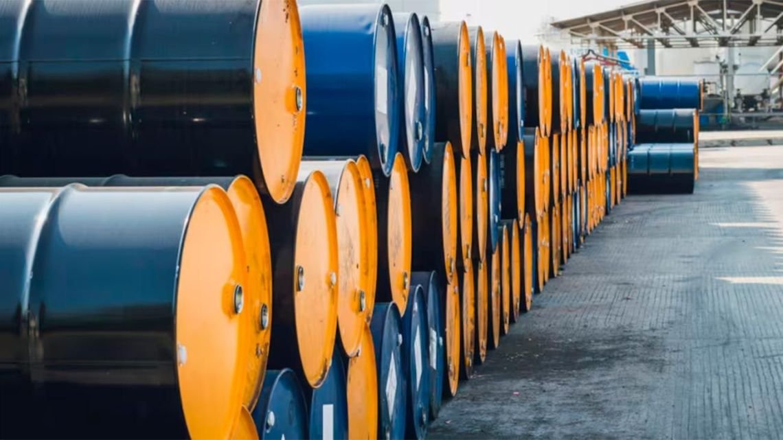 Goldman Sachs prevé Brent sobre US$100 si Ormuz sigue cerrado otro mes