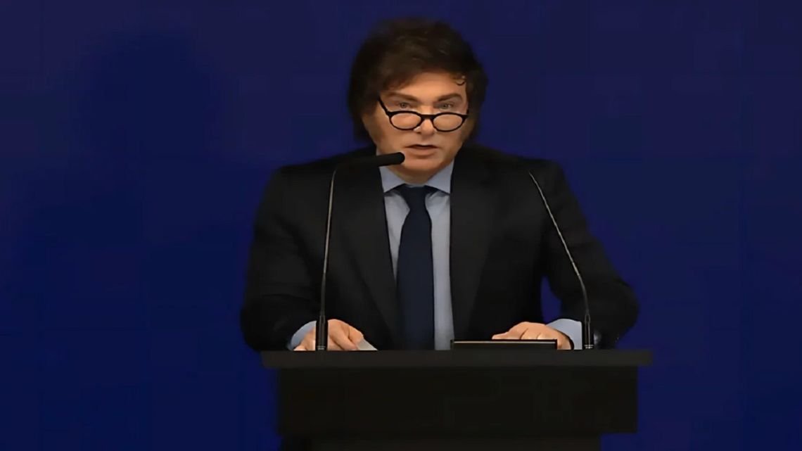 Javier Milei admitió que "estos últimos meses fueron duros", pero dijo que no cambiará el rumbo