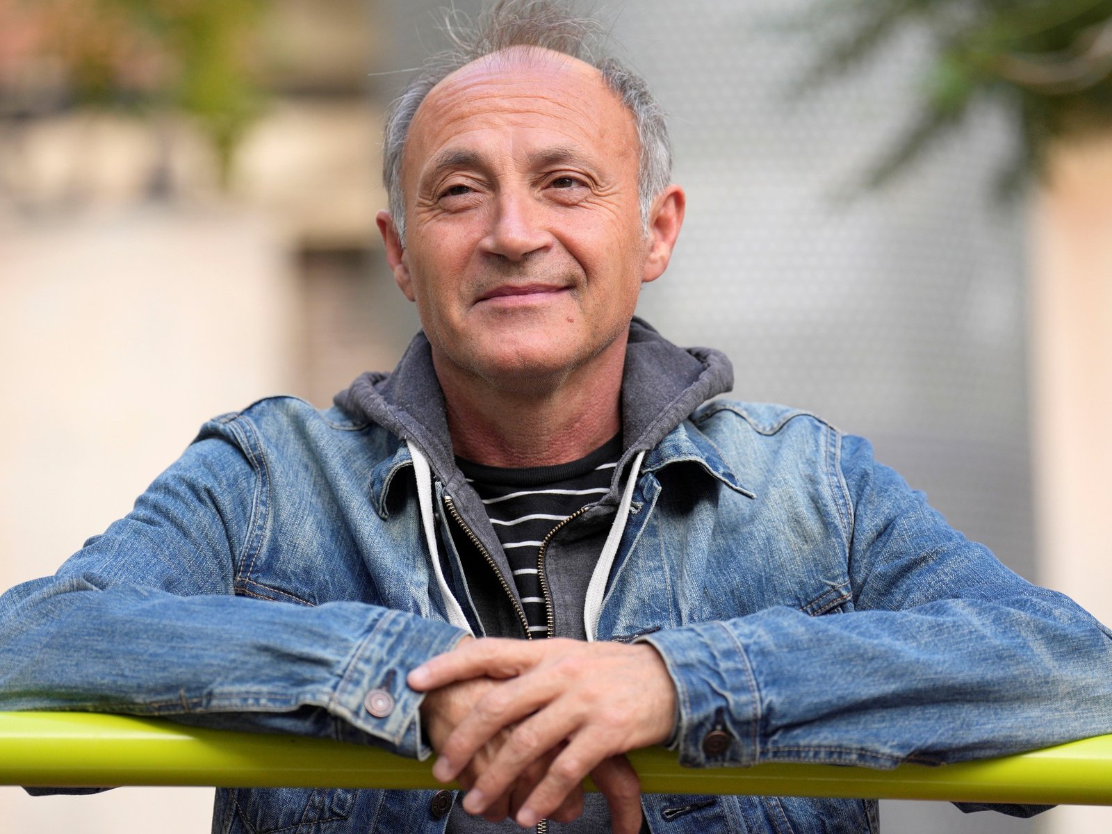 Juan José Becerra ganó el Premio de la Crítica en la Feria del Libro por su libro ‘Un hombre’