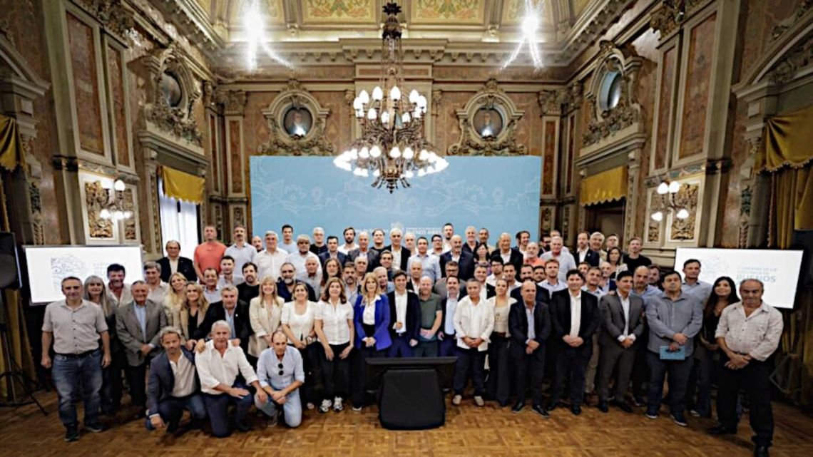 Kicillof reglamentó un fondo de $250.000 millones para los municipios