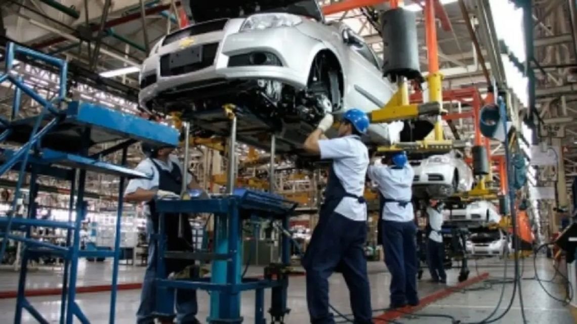 La actividad económica cayó 2,6% en febrero, según el INDEC