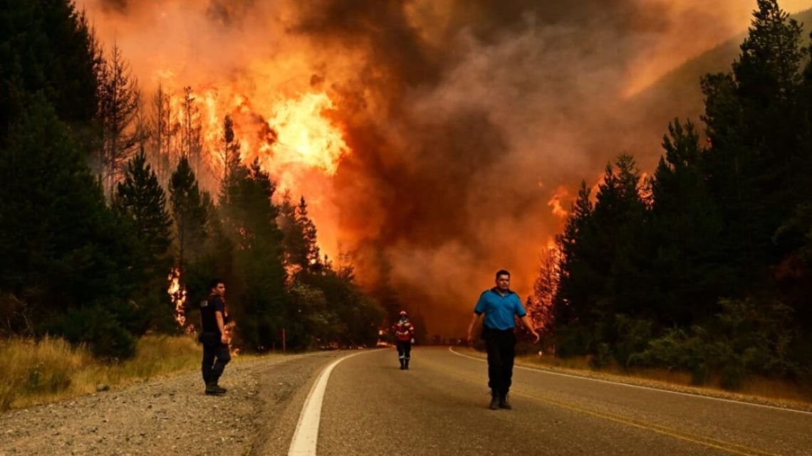 La distancia entre arder y mirar