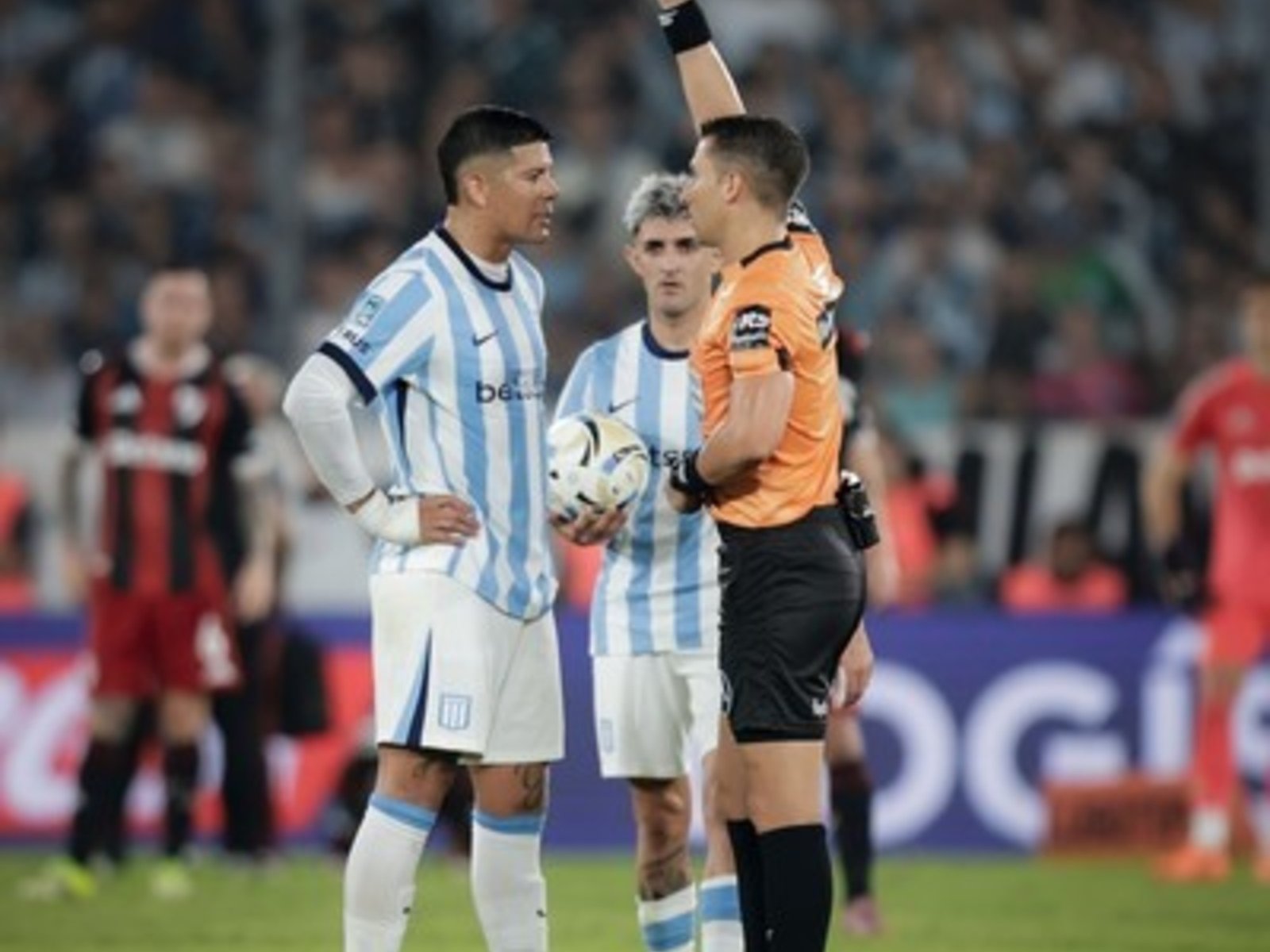 La dura sanción para Marcos Rojo tras la catarata de insultos al árbitro Zunino en el clásico de Racing vs River