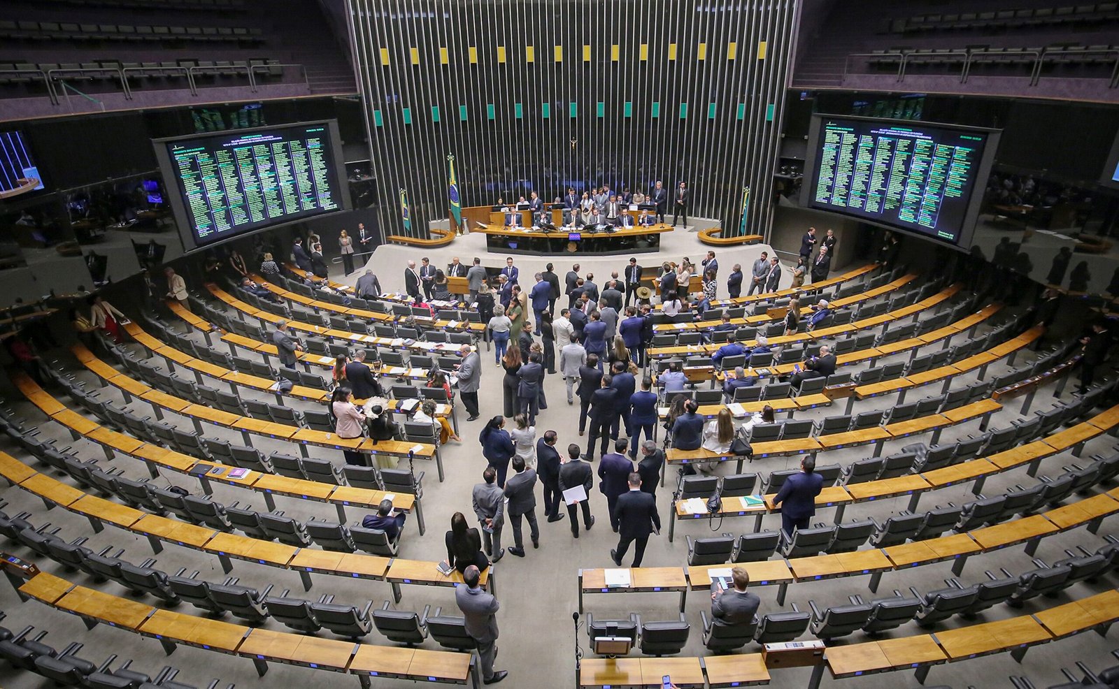 La oposición a Lula aprueba en el Congreso reducir la condena de Bolsonaro por golpista