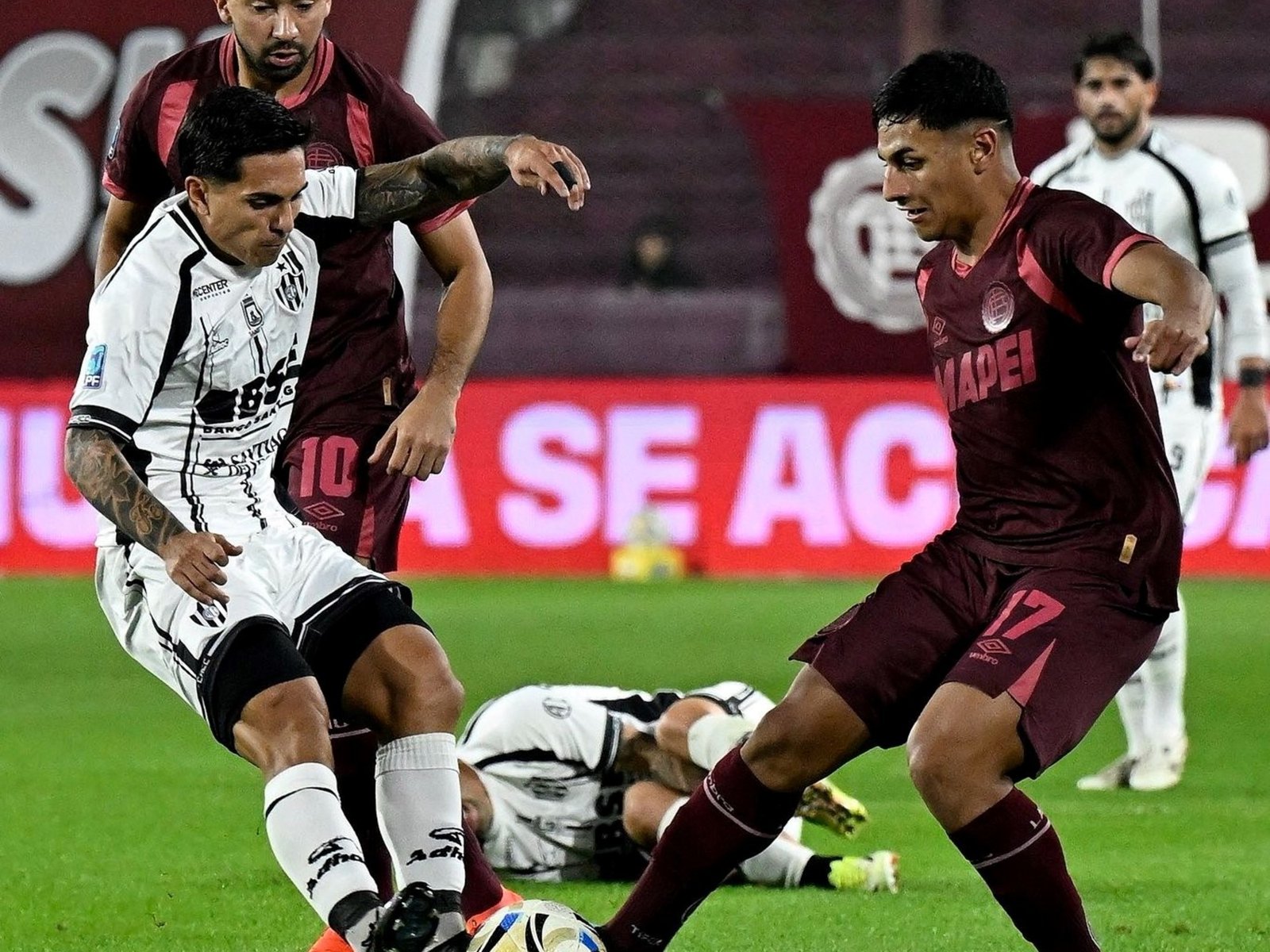 Lanús no pudo quebrar a Central Córdoba ni con un penal que atajó Aguerre