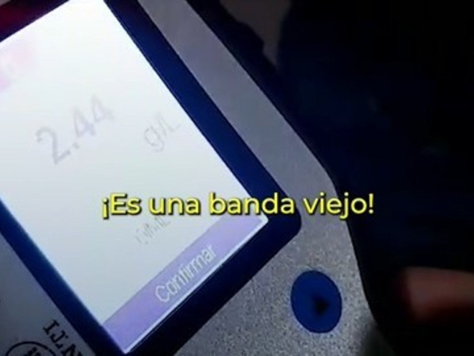 Lo detuvieron por conducir borracho y su test de alcoholemia causó sorpresa: “¡Es una banda, viejo!”
