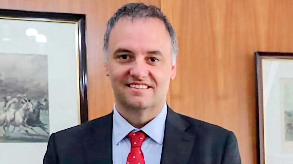 Manuel Adorni puso en venta su departamento en La Plata y pide US$95.000 en medio de la causa por su patrimonio