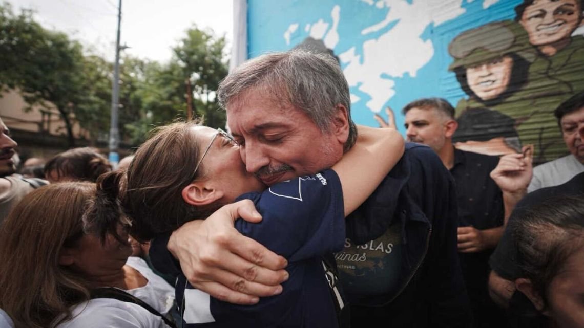 Máximo Kirchner cargó contra Milei en el 2 de abril: "Admira a una criminal de guerra"