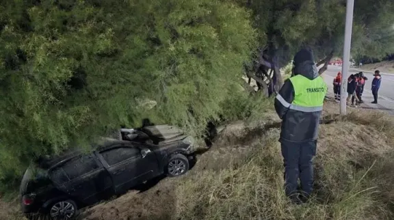 Puerto Madryn: jóvenes despistaron a alta velocidad en la curva de El Indio