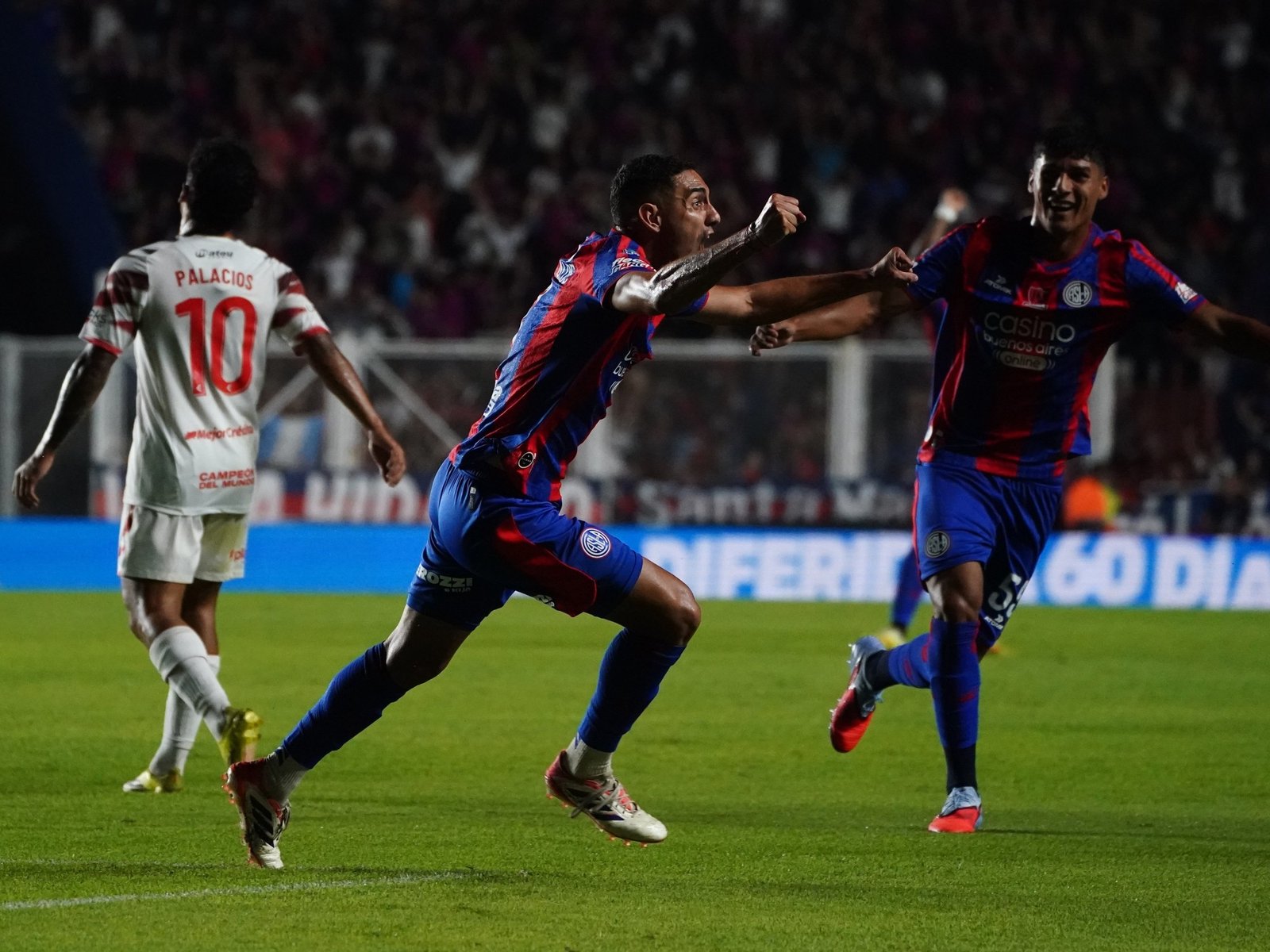 San Lorenzo logró un gran triunfo bajo la lluvia ante Estudiantes y celebró por primera vez con Gustavo Álvarez