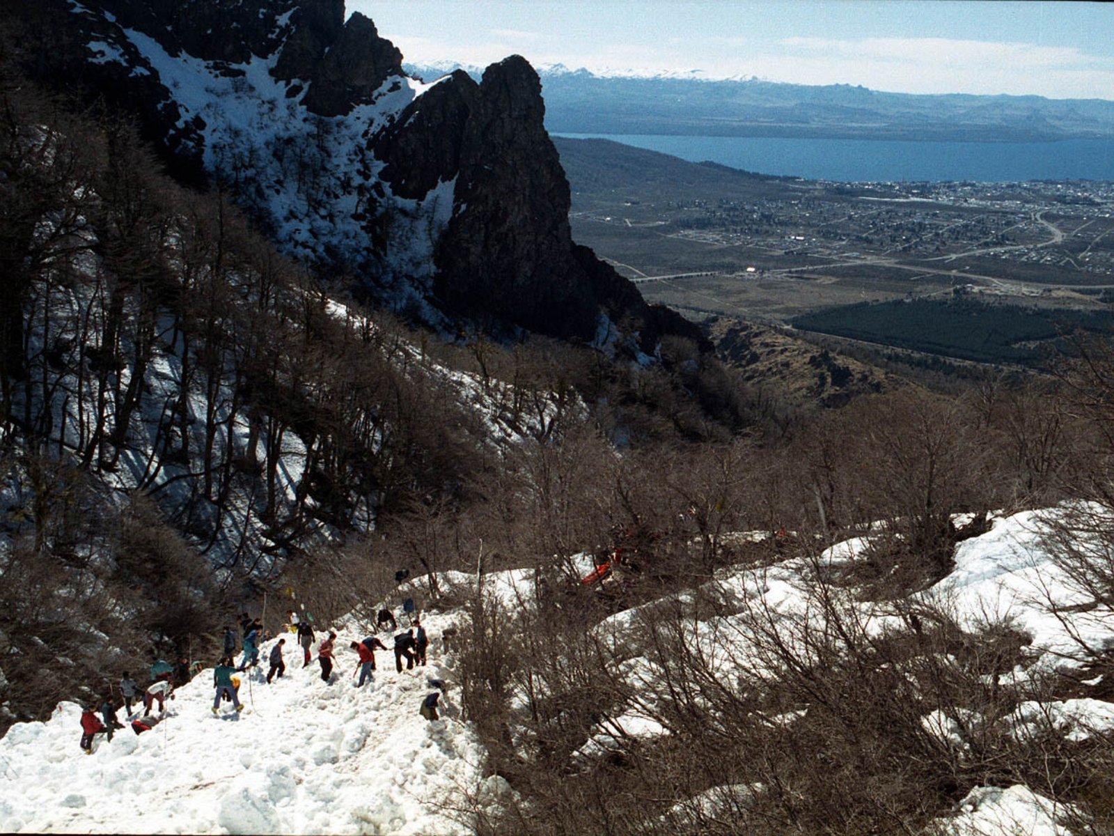 Un bebé rodó por la pendiente de un cerro en Bariloche tras desprenderse una mochila de trekking
