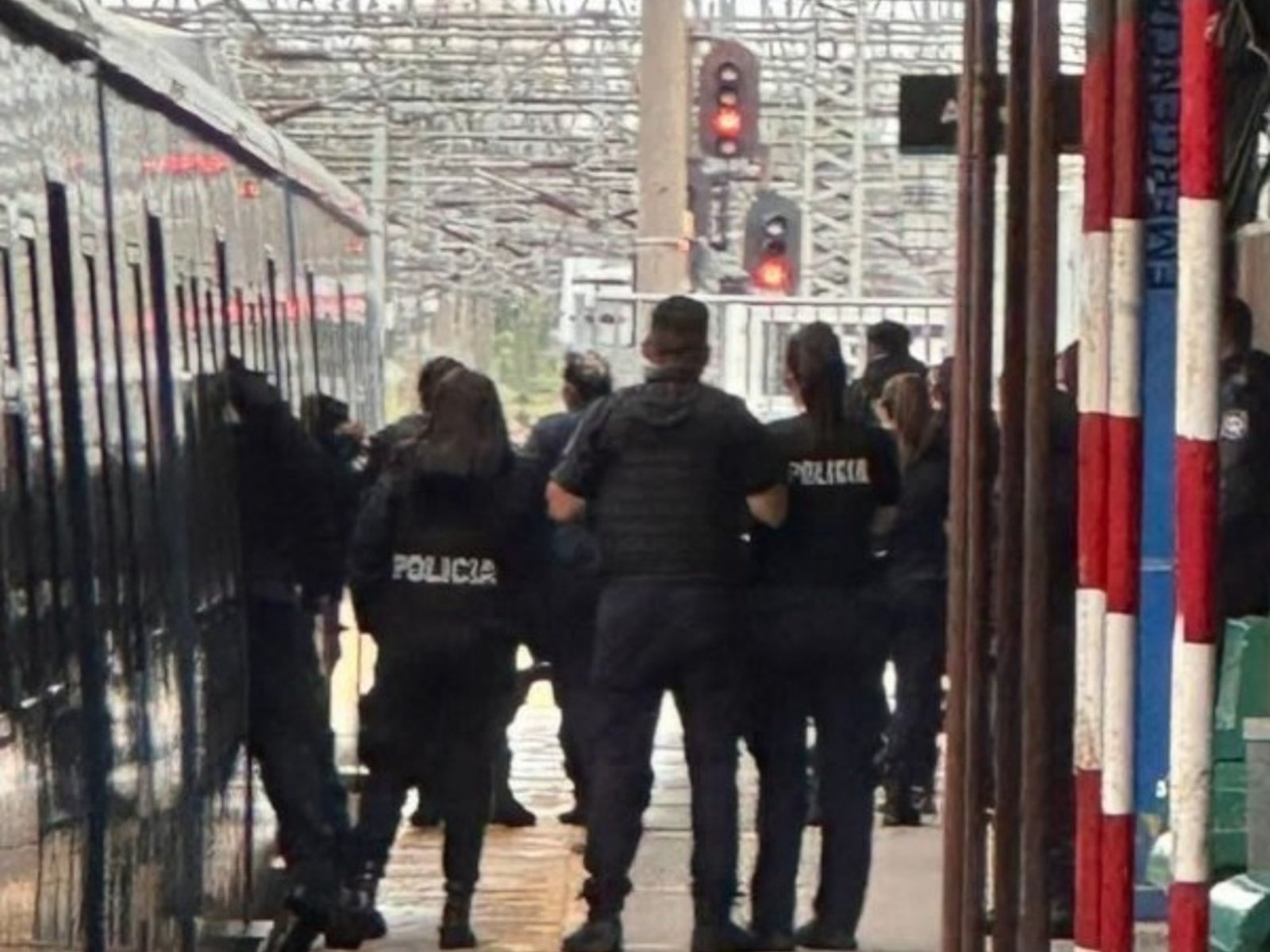 Un hombre tomó de rehén a una mujer en la estación Temperley