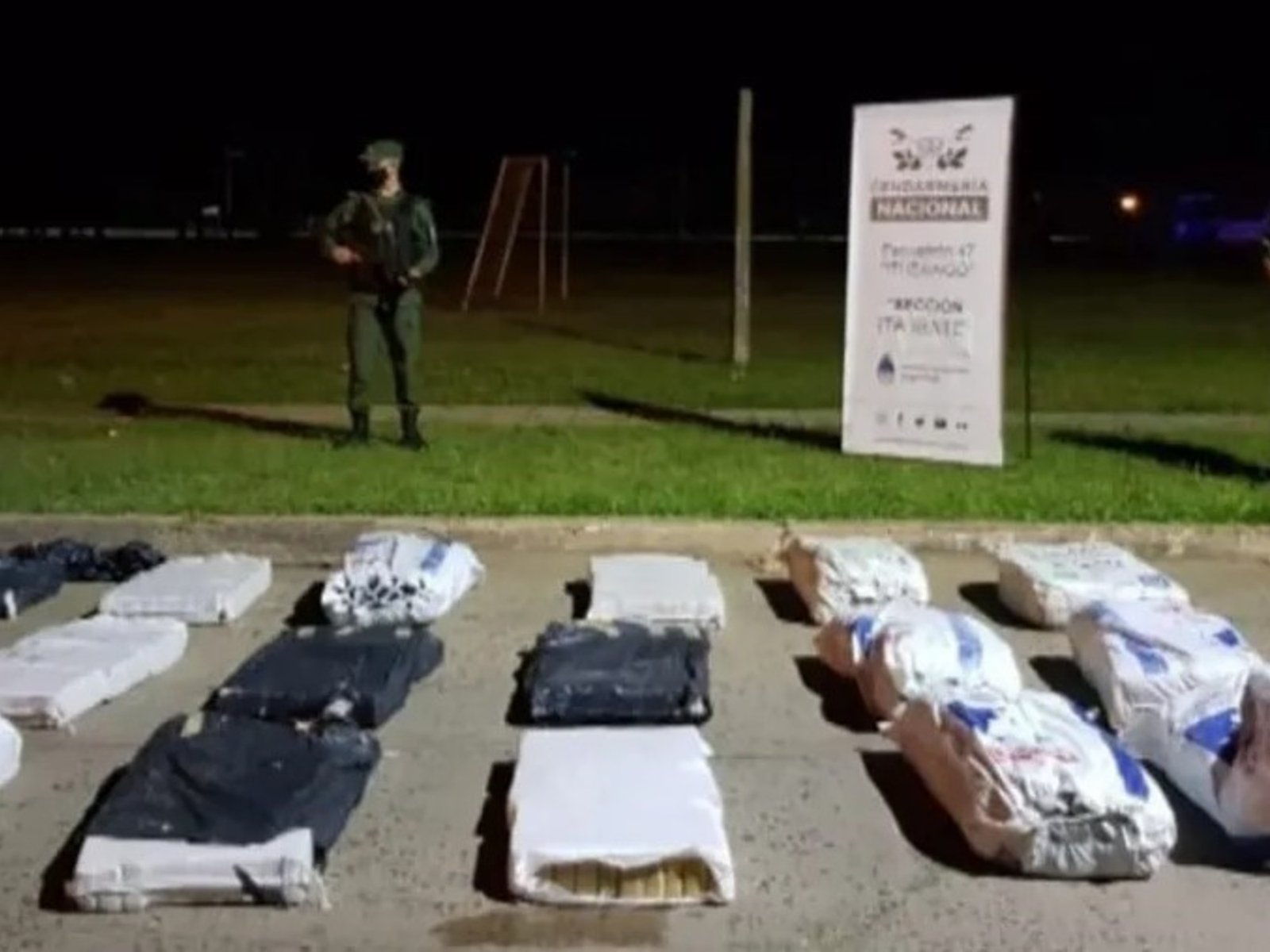 confesaron que transportaban 300 kilos de marihuana en una Amarok pero el juez los absolvió