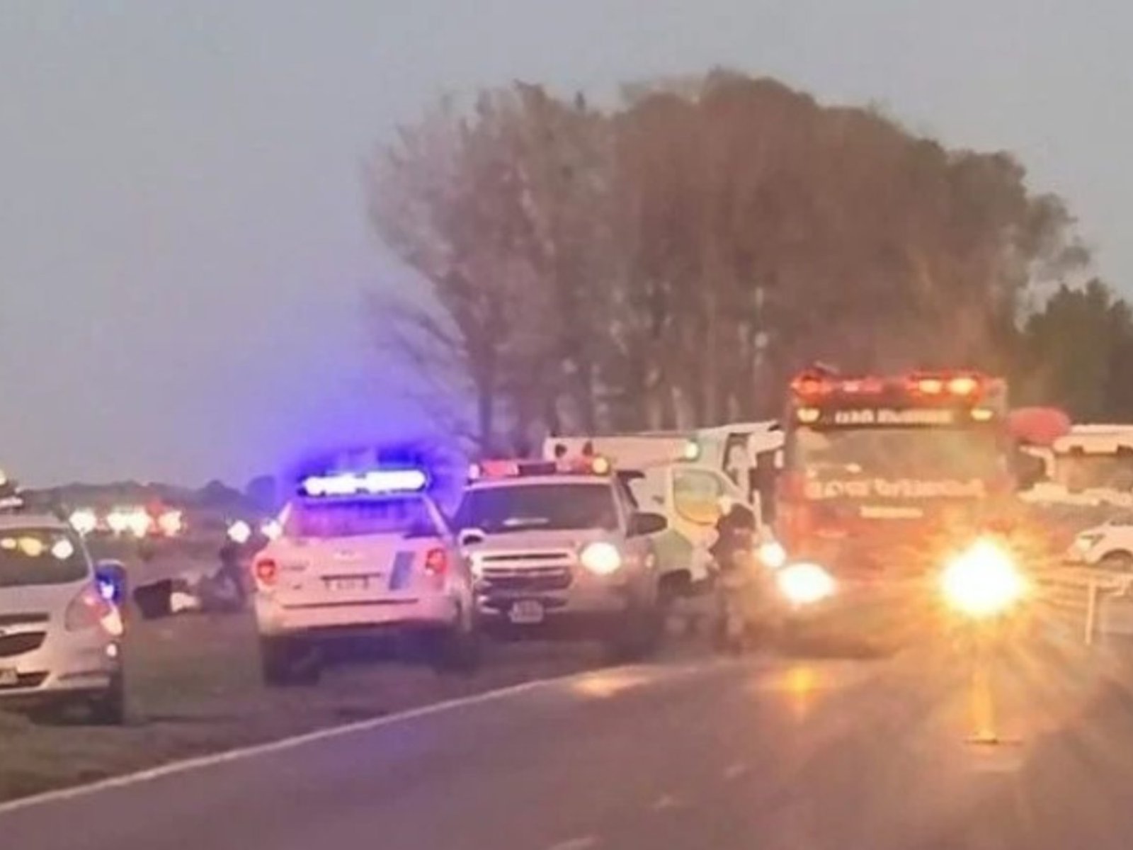 cuatro muertos y tres heridos por un choque frontal entre dos automóviles