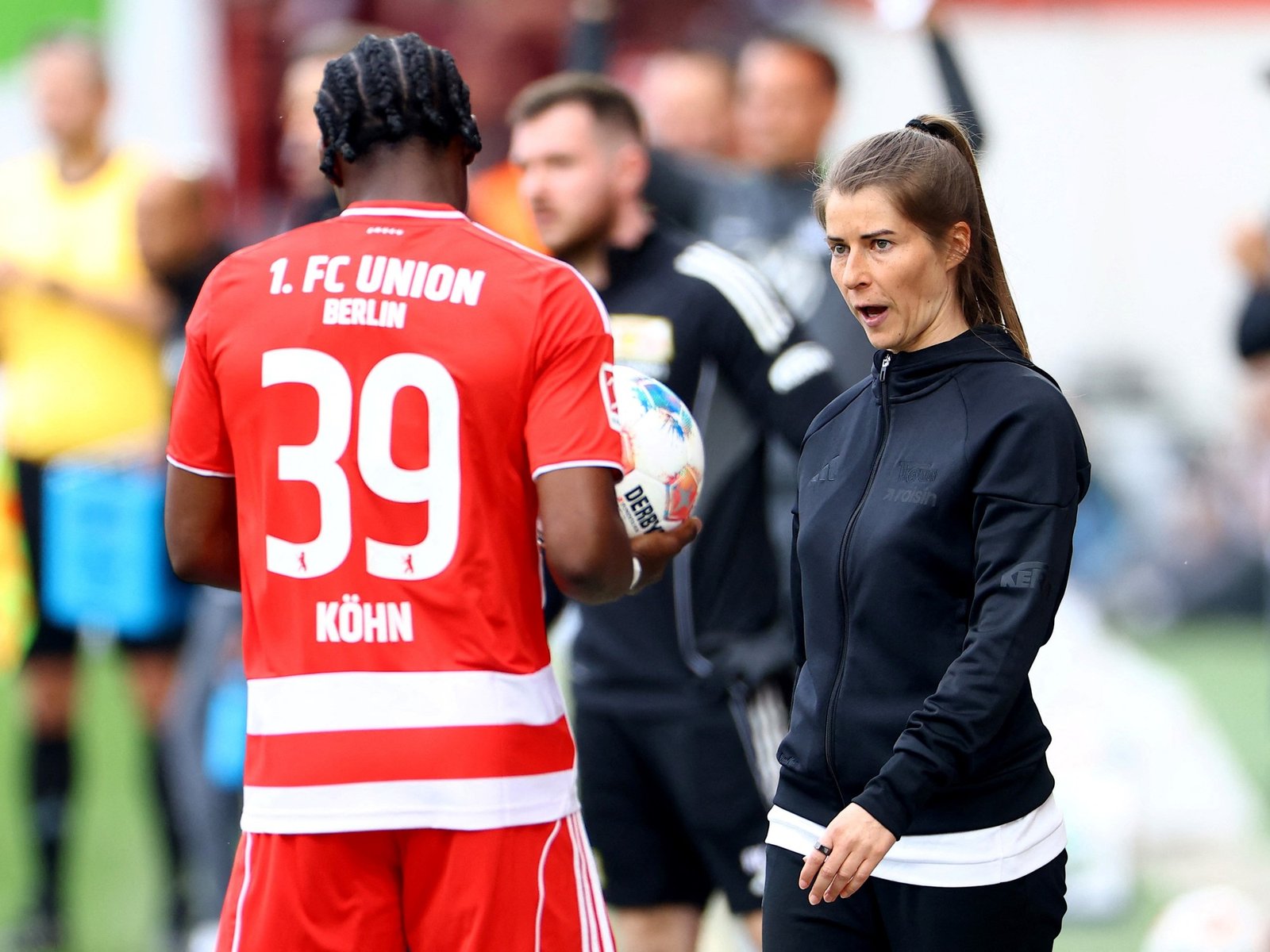 debutó en Union Berlín y es la primera DT mujer en las cinco grandes ligas, aunque no pudo festejar