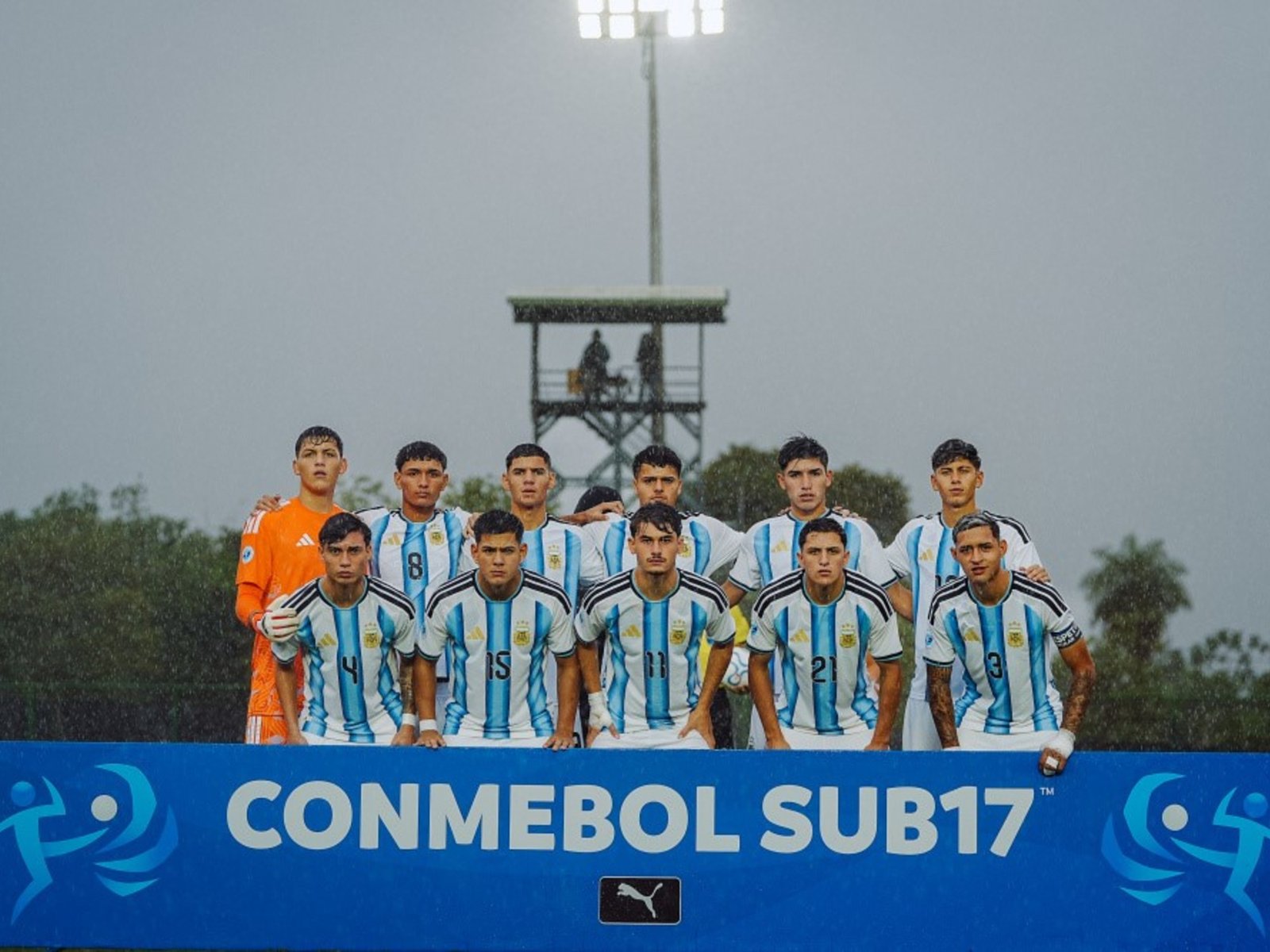 el gol que le dio el pasaje por el empate vs Bolivia bajo un diluvio