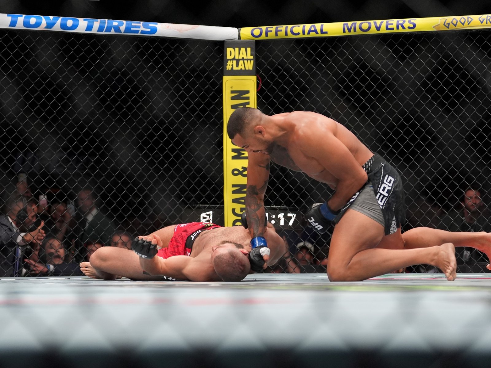 el terrible nocaut de Ulberg con el tendón roto, el último capricho de Trump y dos argentinos en la lona