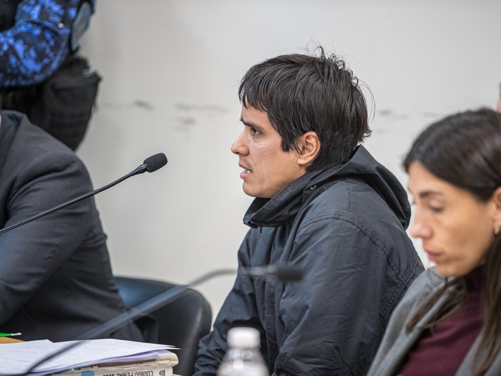 la defensa del padrastro de Angel en la audiencia