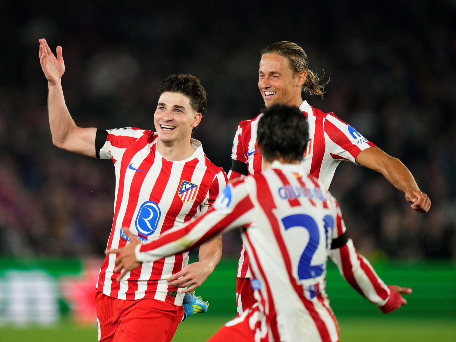lluvia de elogios a Julián Álvarez tras su golazo contra el Barcelona en la Champions