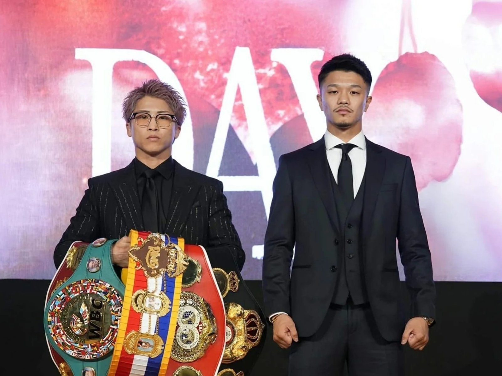 los invictos paralizan el boxeo mundial en un estadio de béisbol, ante 55.000 personas