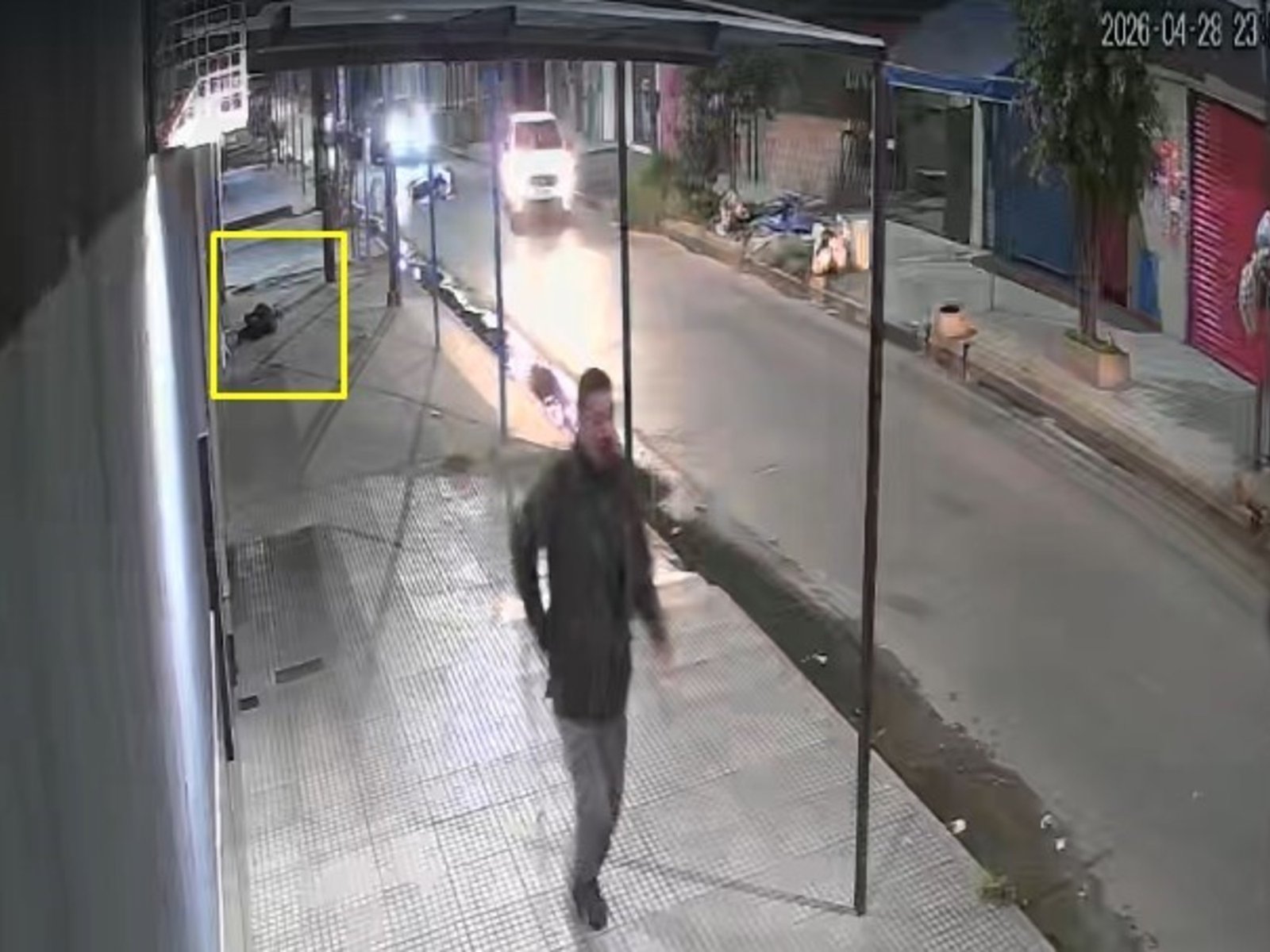 mató a la mujer que manejaba la moto e hirió a su acompañante