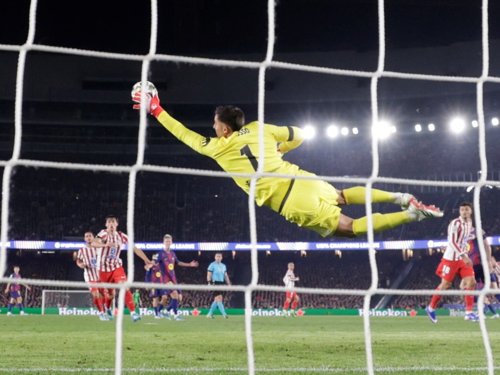 todas sus atajadas para el triunfo del Atl. de Madrid vs Barcelona