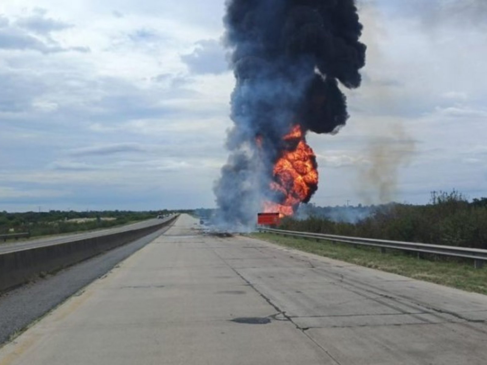 un chofer murió tras el incendio del vehículo que llevaba combustible en Entre Ríos