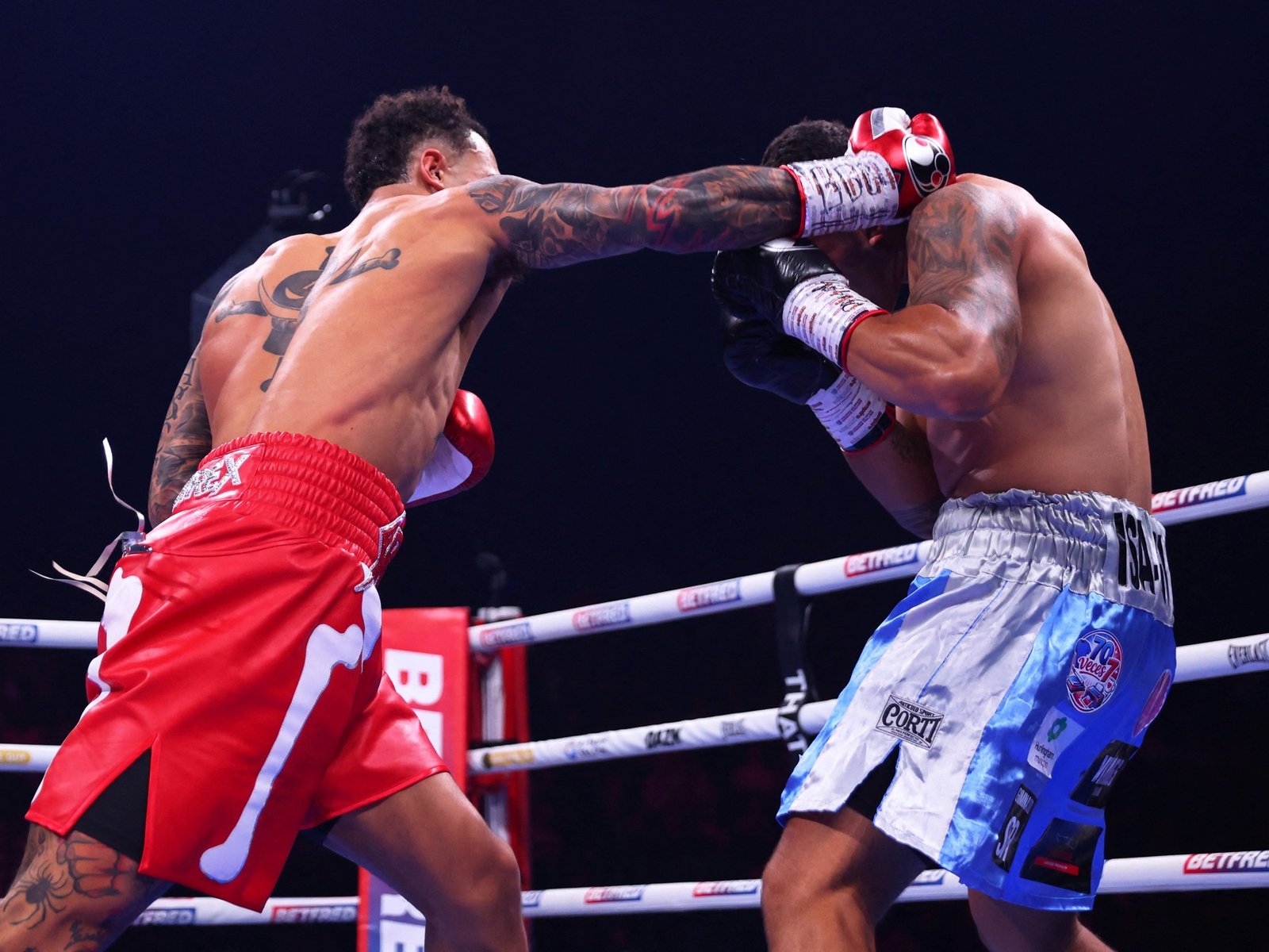 un golpe destructor desembocó en un nocaut exprés en la noche de Liverpool