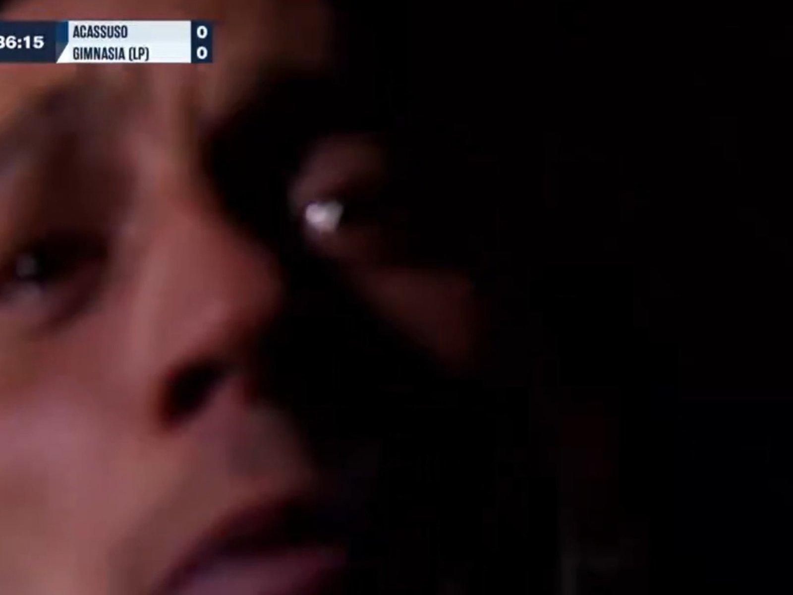 un hincha arrebató la cámara principal del partido y se filmó en vivo