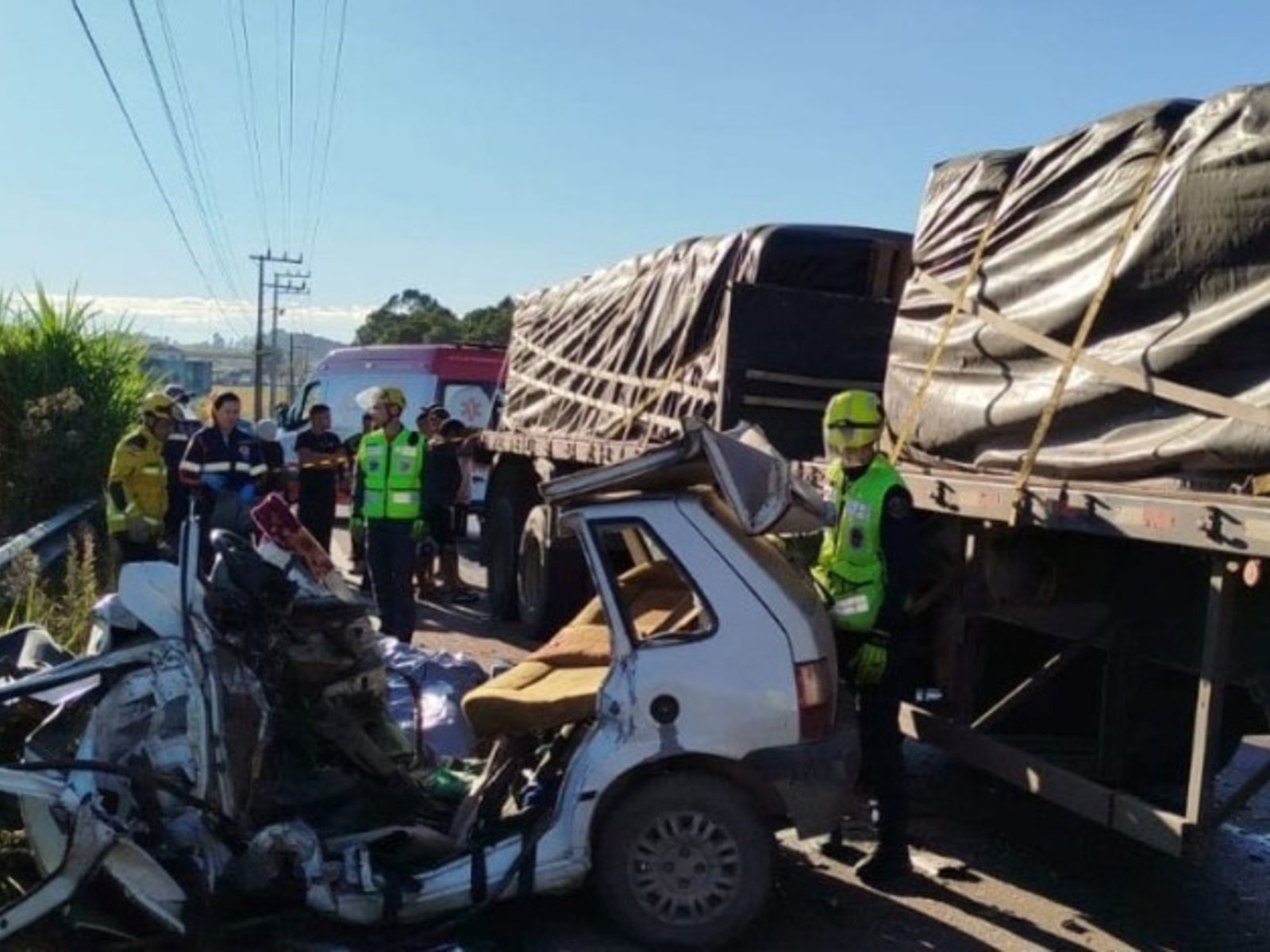 una mujer argentina y su hijo murieron en un choque frontal contra un camión
