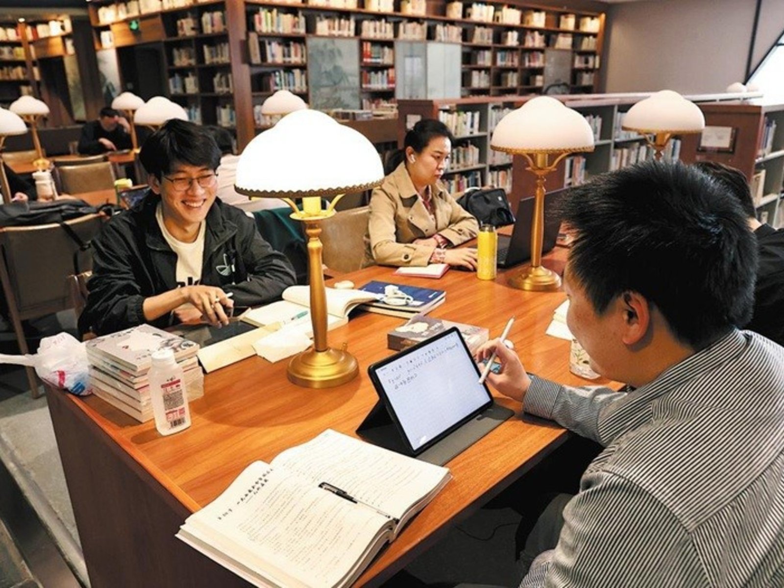 ya alcanza al 82,3% de los adultos y crece el consumo de libros