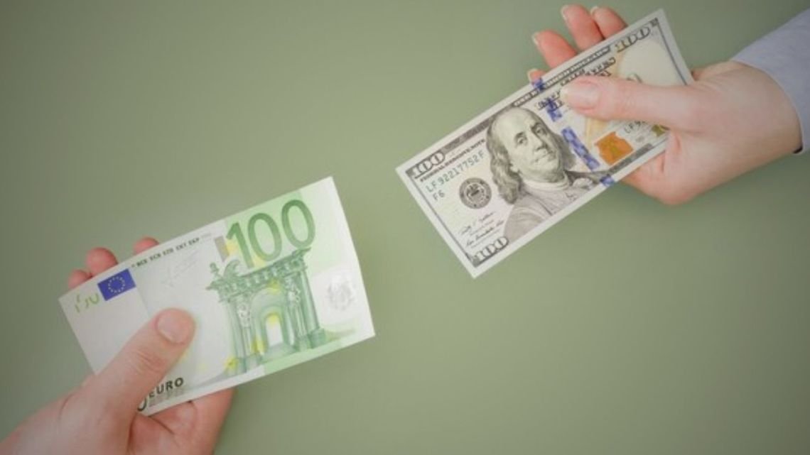 A cuánto cerró el euro blue hoy, viernes 15 de mayo