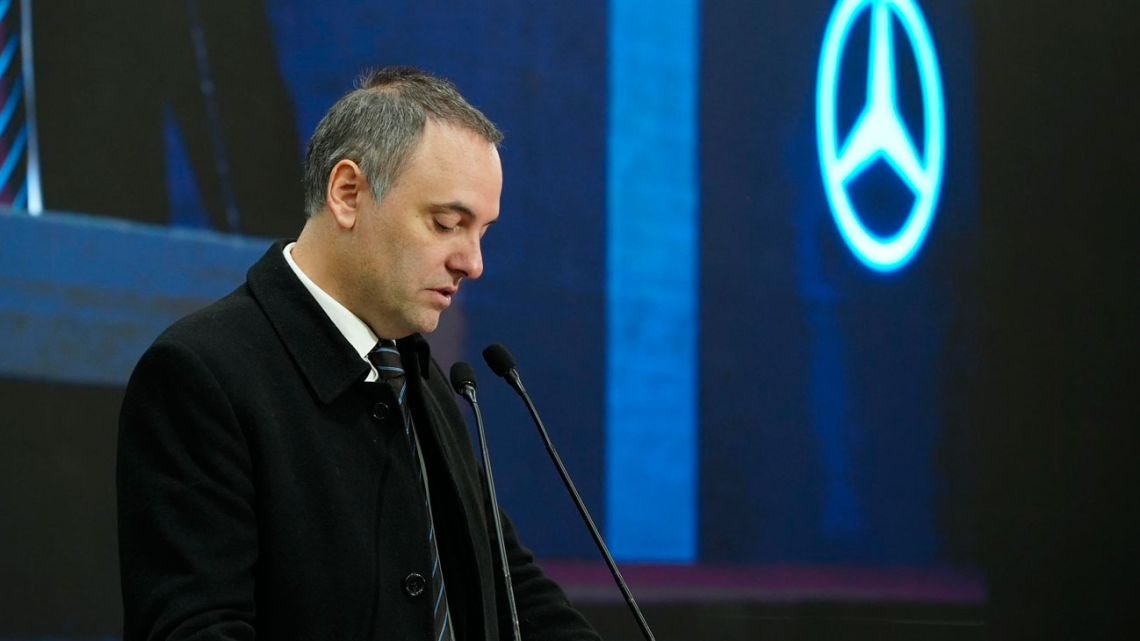 Adorni reapareció junto a Karina Milei y le pegó al kirchnerismo