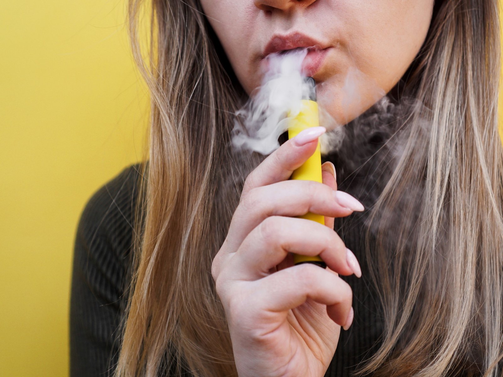 Alerta de cardiólogos y pediatras tras la autorización del vapeo en Argentina y sus efectos en la salud