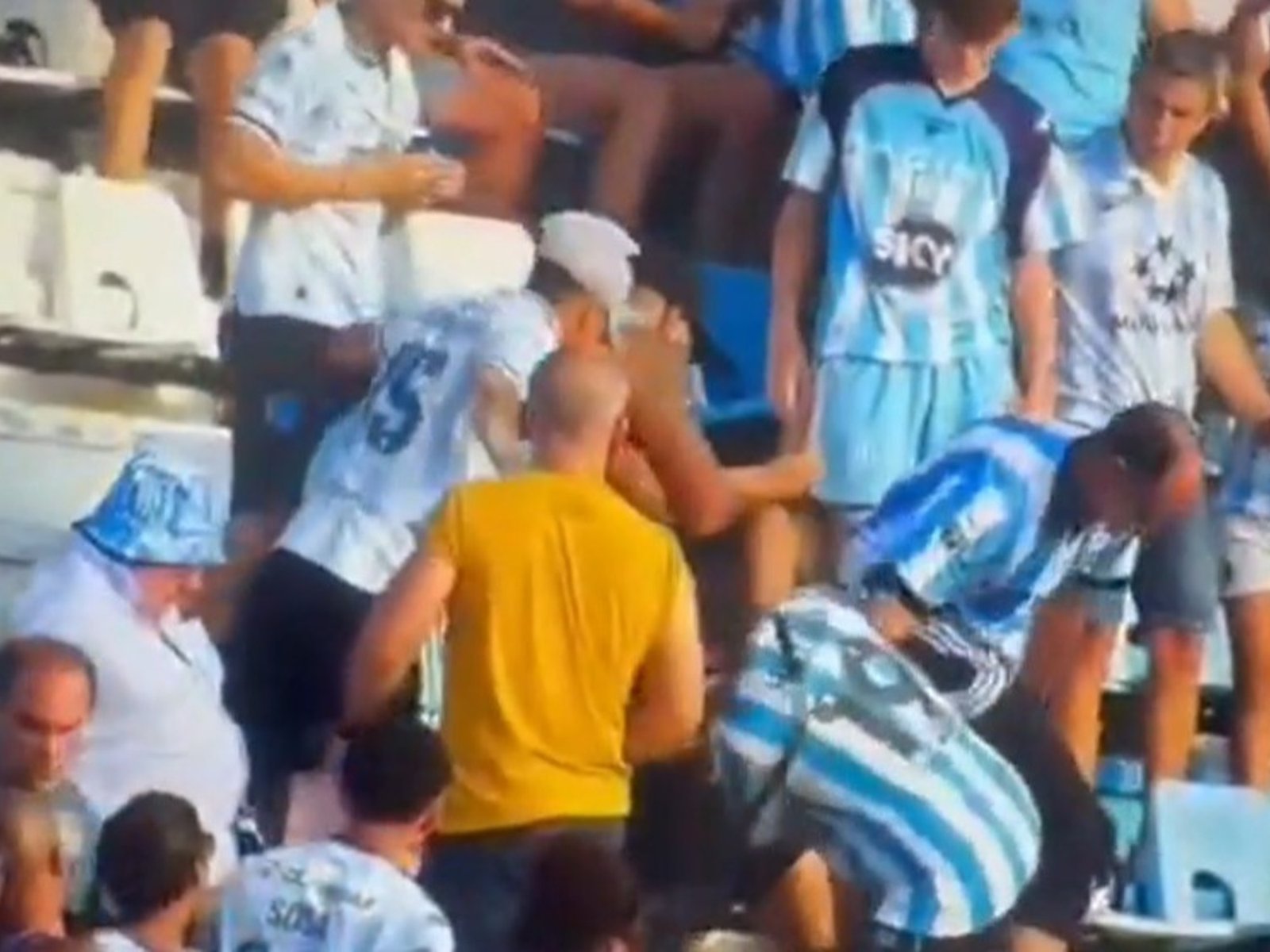 Aplican derecho de admisión para cuatro barras de Racing por una brutal agresión en pleno partido