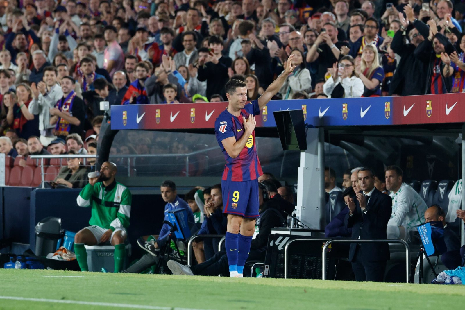 Barcelona - Betis en directo | El Barcelona gana al Betis en la despedida de Lewandowski del Camp Nou