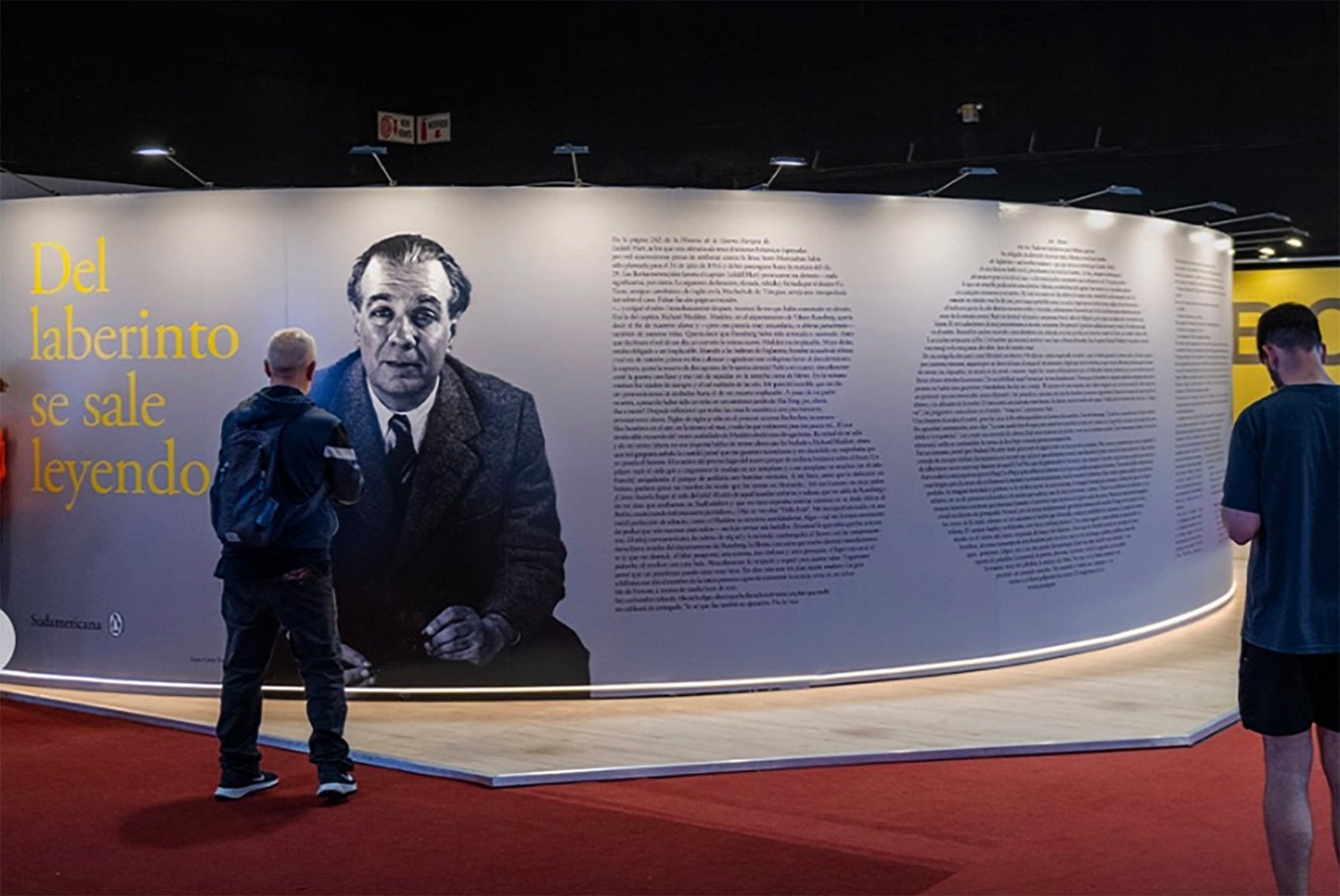 Jorge Luis Borges es homenajeado a 40 años de su fallecimiento, en la Feria del Libro de Buenos Aires, Argentna.