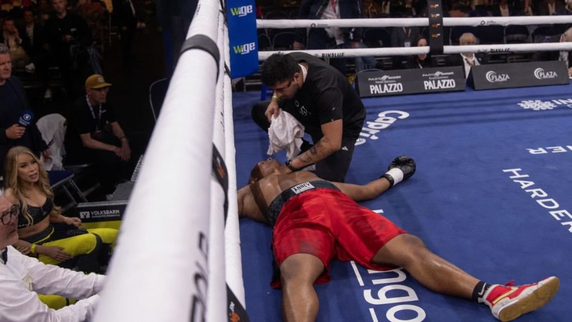 Brutal nocaut: el alemán Viktor Jurk dejó inconsciente al colombiano Edwin Castillo en menos de 5 segundos