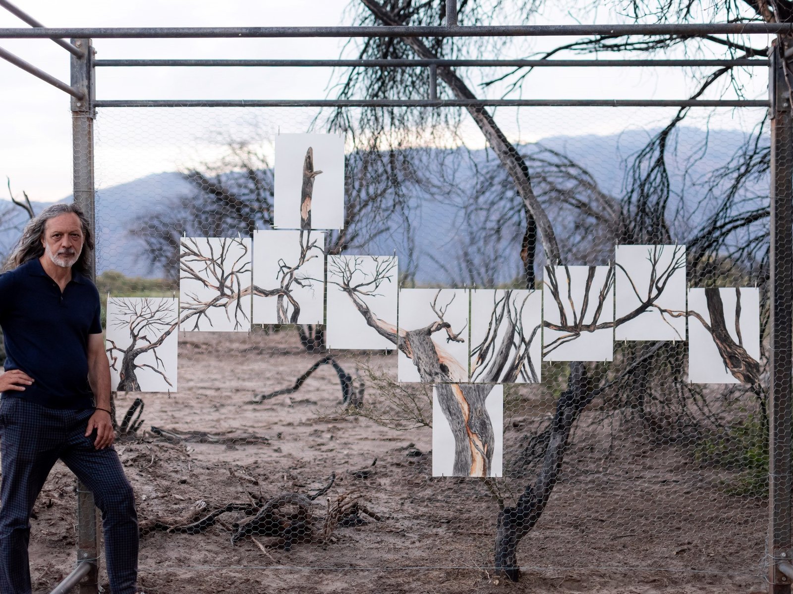Con carbón de árboles calcinados, Otto Soria hizo una impactante obra de arte