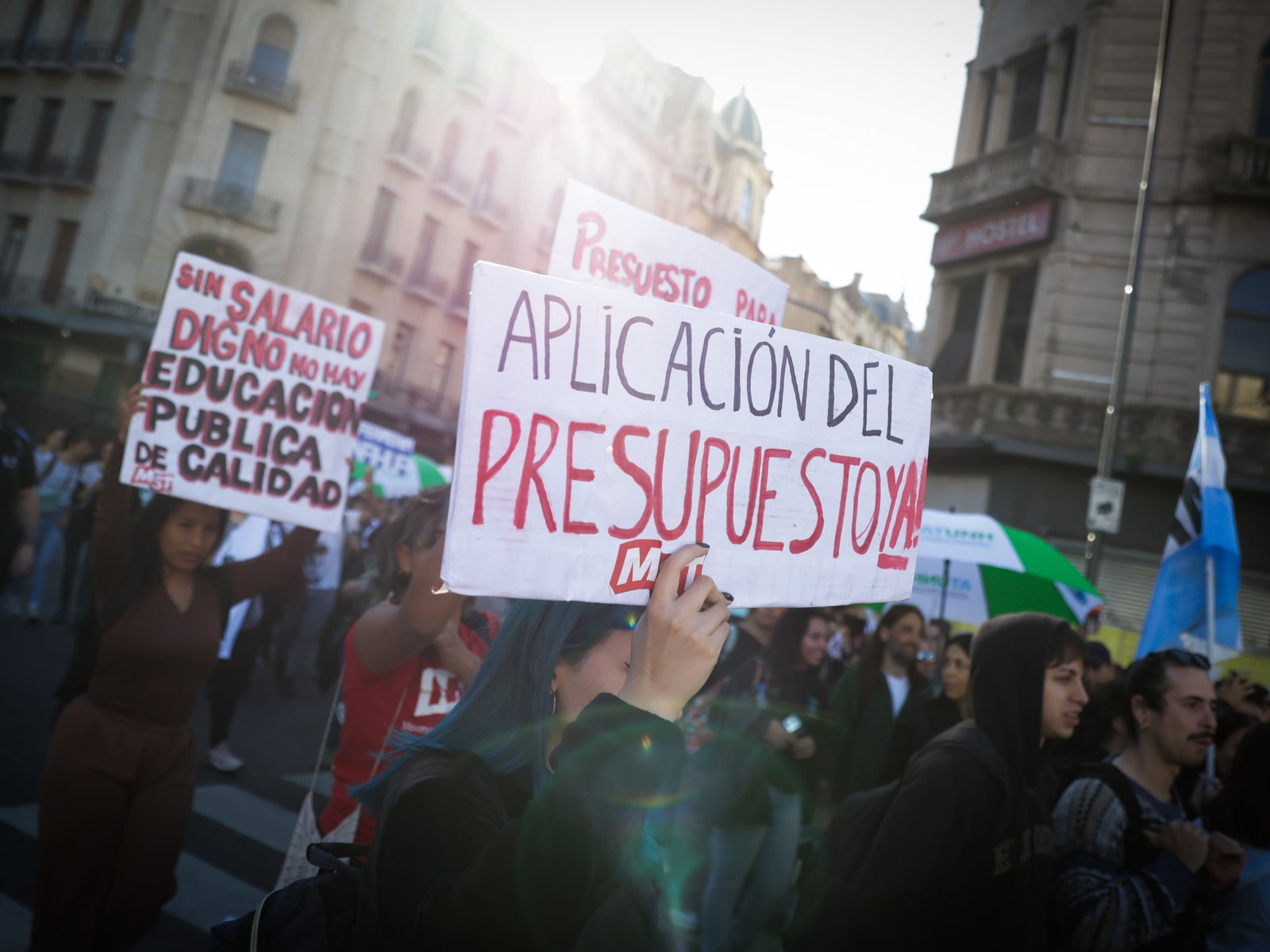 Cuánto ganan los docentes de la UBA, cargo por cargo, y cuánto dice la universidad que bajó el presupuesto