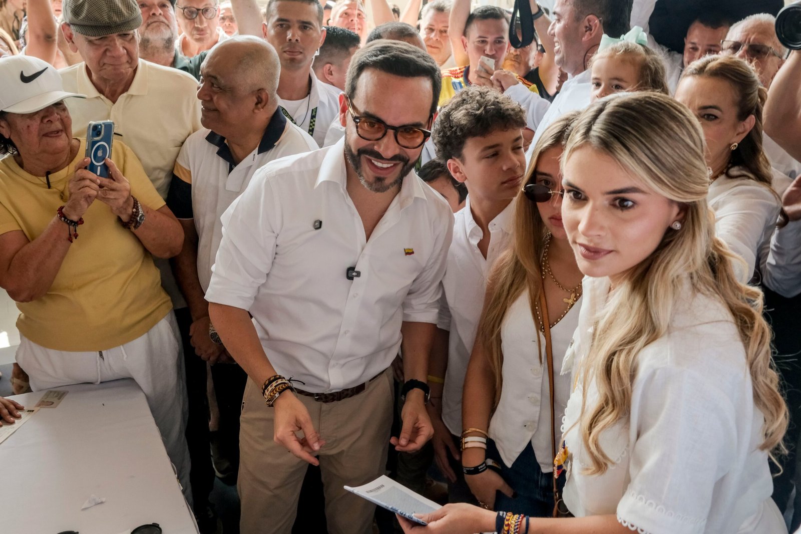 De la Espriella y Cepeda se disputarán la presidencia de Colombia mientras Petro cuestiona los resultados