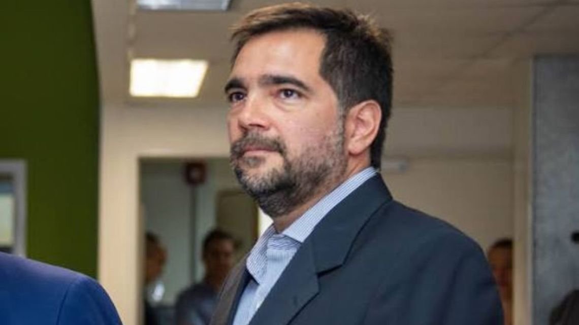 Detuvieron al extitular de Arsat tras hallar más de US$650.000 y droga en su departamento