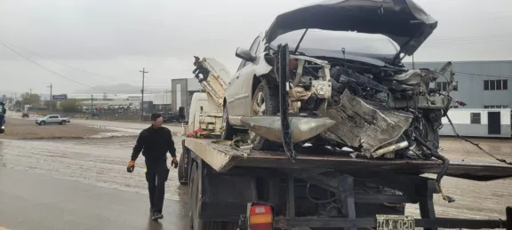 Dos autos chocaron cerca de Rada Tilly y un hombre terminó hospitalizado