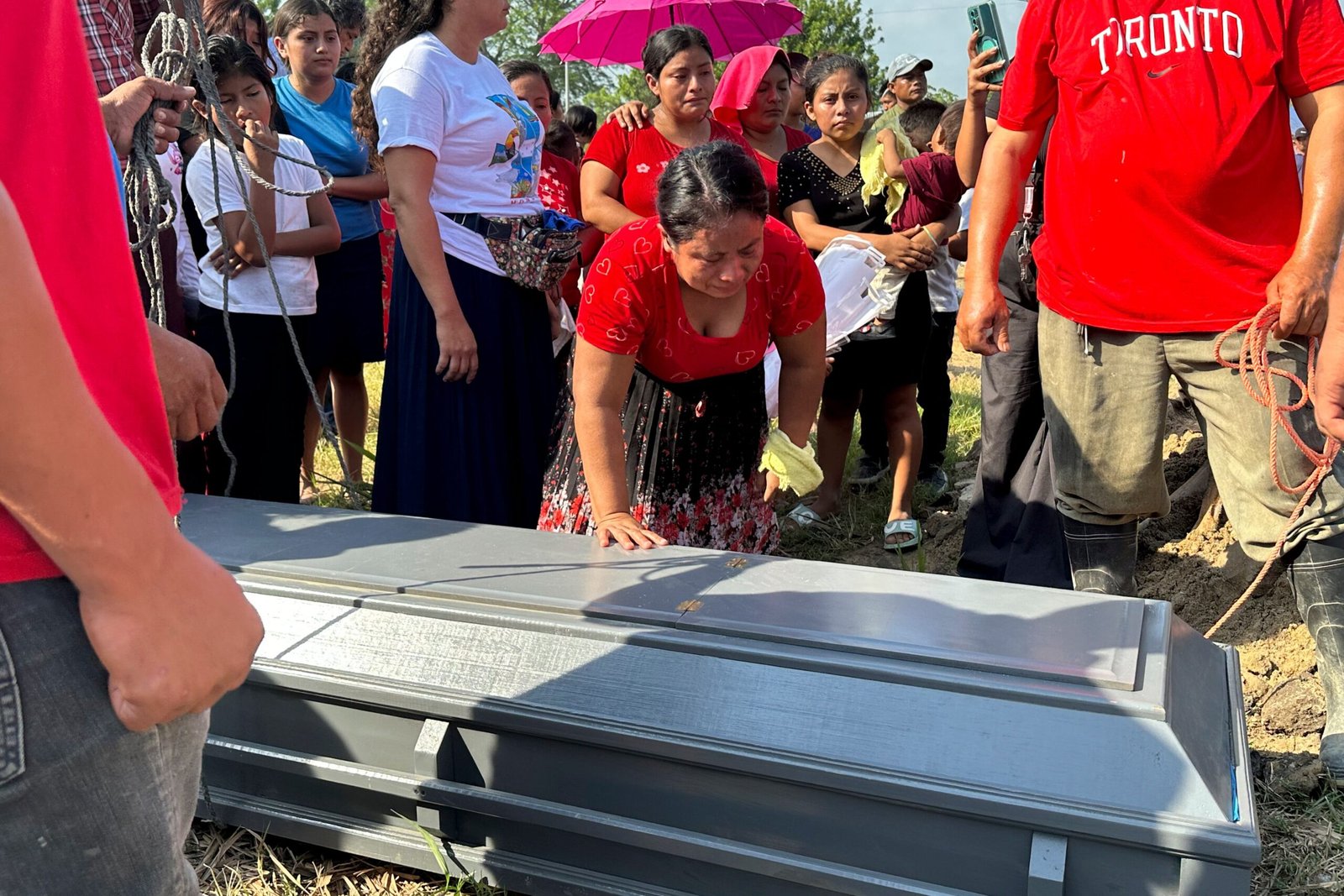 Dos masacres en Honduras dejan al menos 24 muertos, cinco de ellos policías