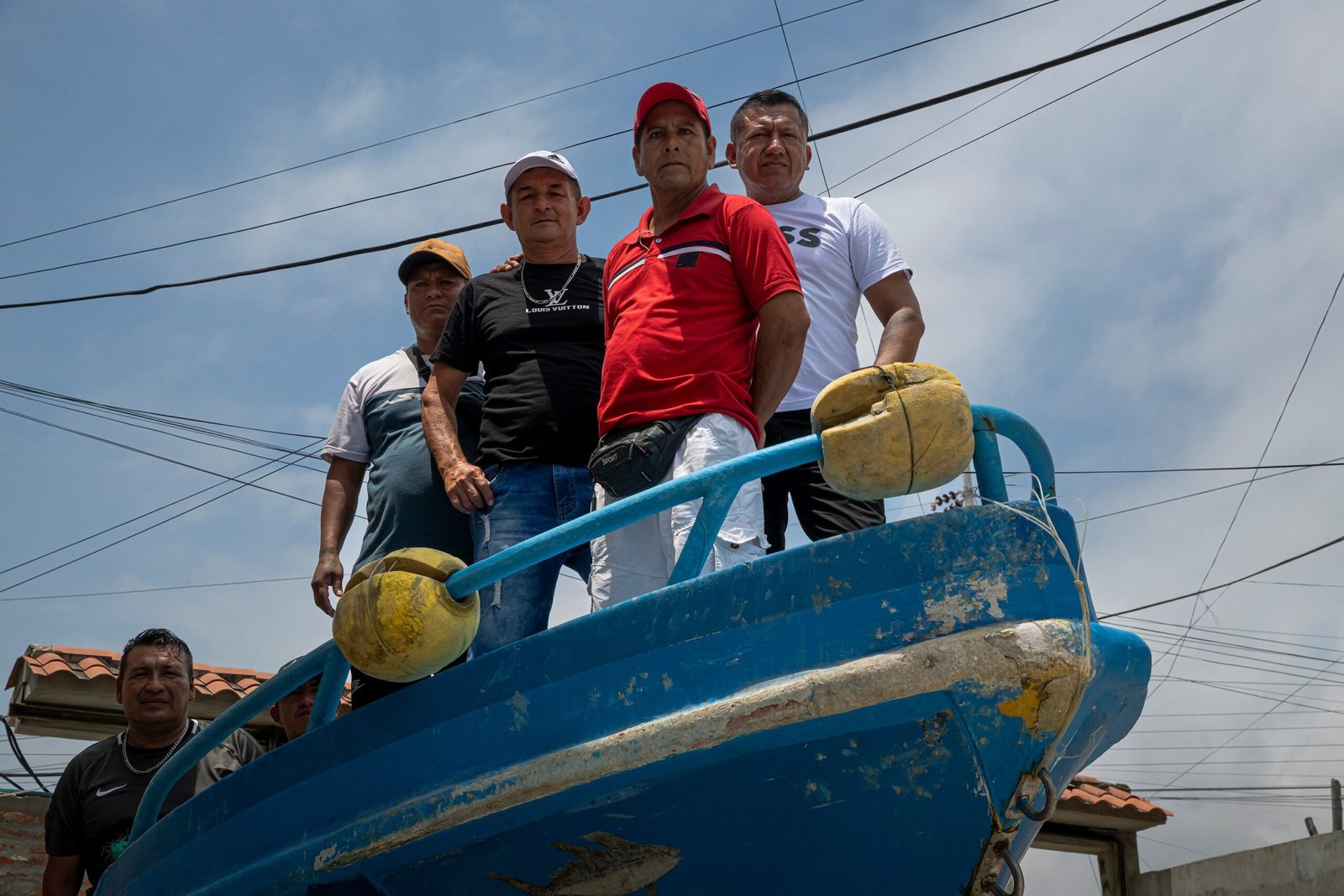 Parte de los 16 pescadores del barco 'Negra Francisca Duarte 2', en San Mateo, Manabí el 18 de marzo.