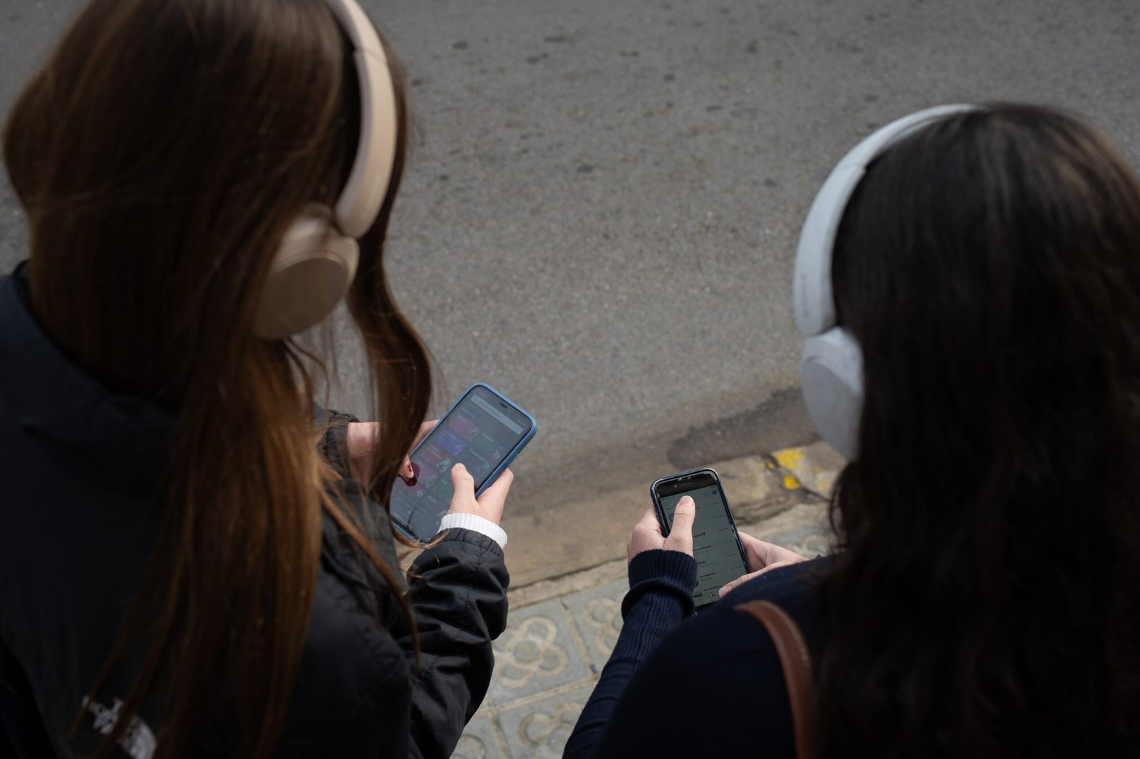 El Defensor del Pueblo reclama a las administraciones que expliquen cómo protegen a los menores ante el “peligro extremo” de las redes sociales