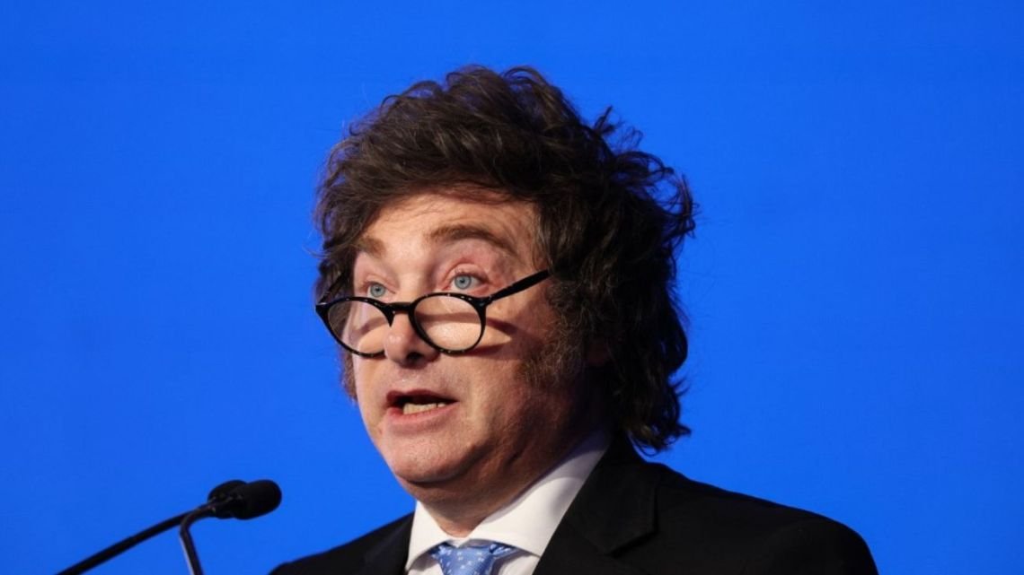 El FMI reconoció los logros de Milei, pero advirtió que "los riesgos a corto plazo siguen siendo elevados"