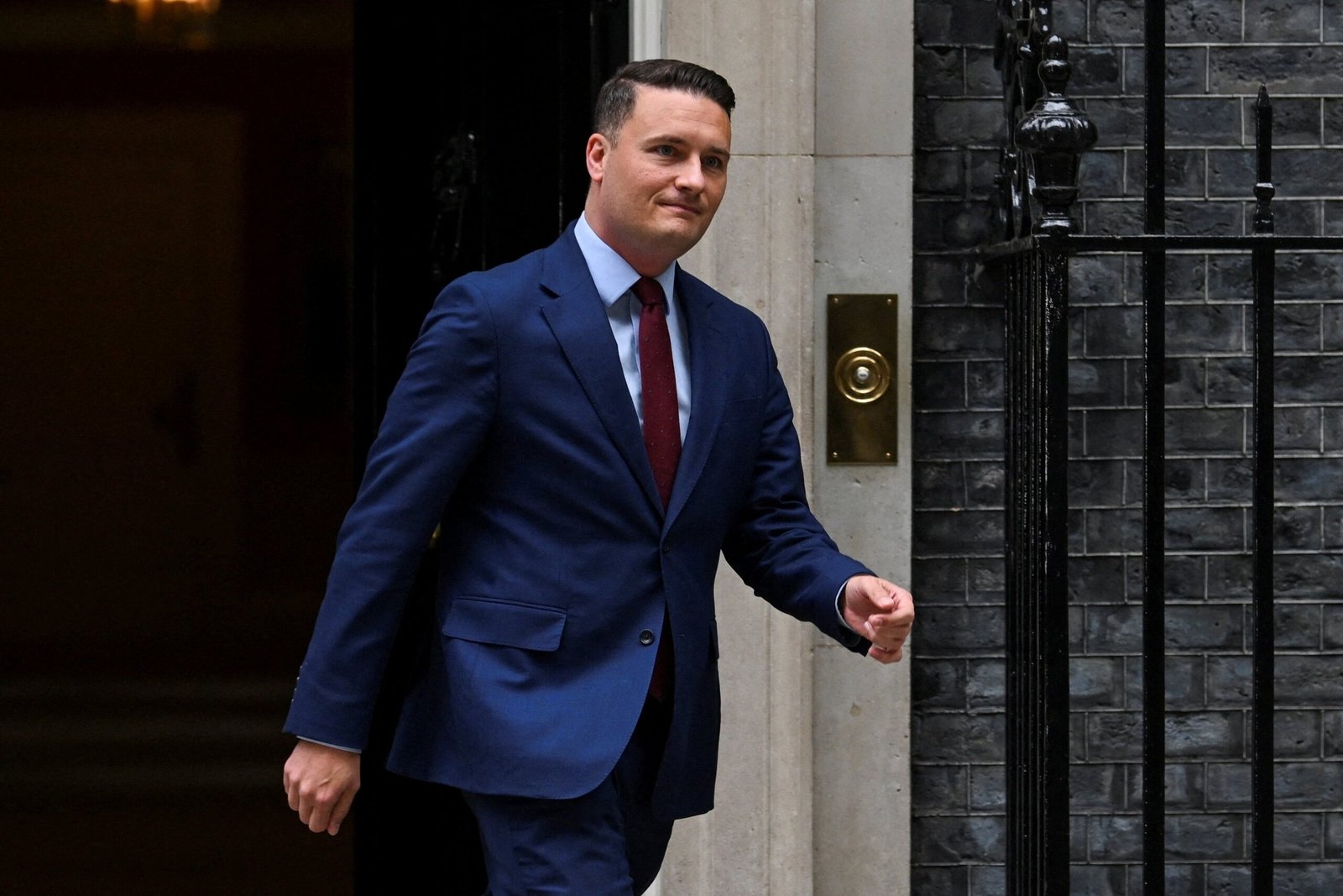 El ministro británico de Sanidad, Wes Streeting, dimite para acelerar el reemplazo de Starmer