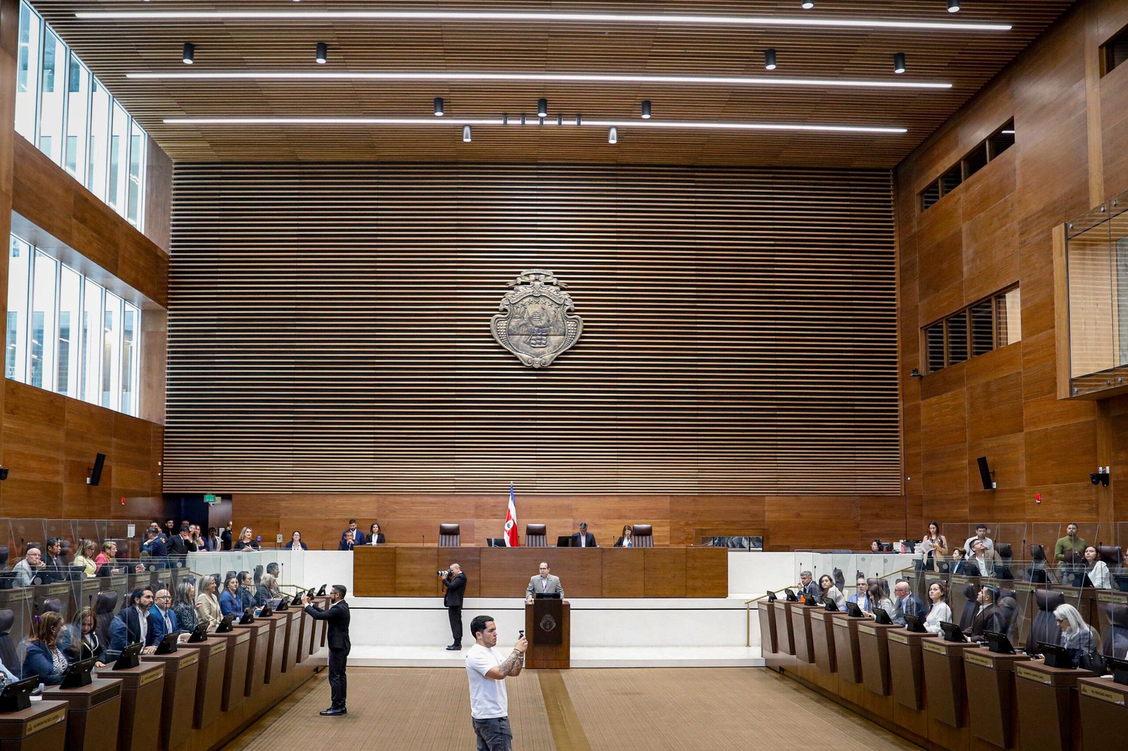 El oficialismo de Costa Rica asume la mayoría parlamentaria e inicia su ofensiva contra el Poder Judicial